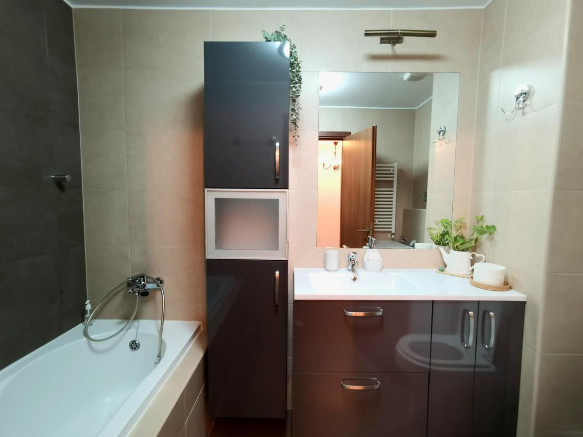 Cosy Boutique 61 Sqm Apartment - Private Parking - Ten Blocks Residence Bucureşti Exterior foto